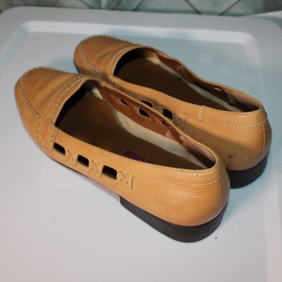 CC Hughes Cute Leather Flats Tan Size 11M *SH - Picture 3 of 6